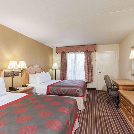 Ramada By Wyndham Lebanon Otel Dış mekan fotoğraf