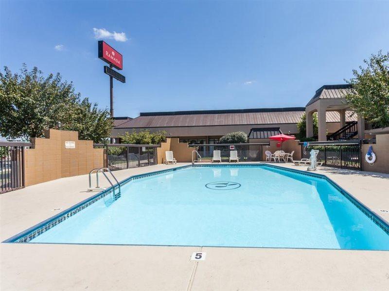 Ramada By Wyndham Lebanon Otel Dış mekan fotoğraf