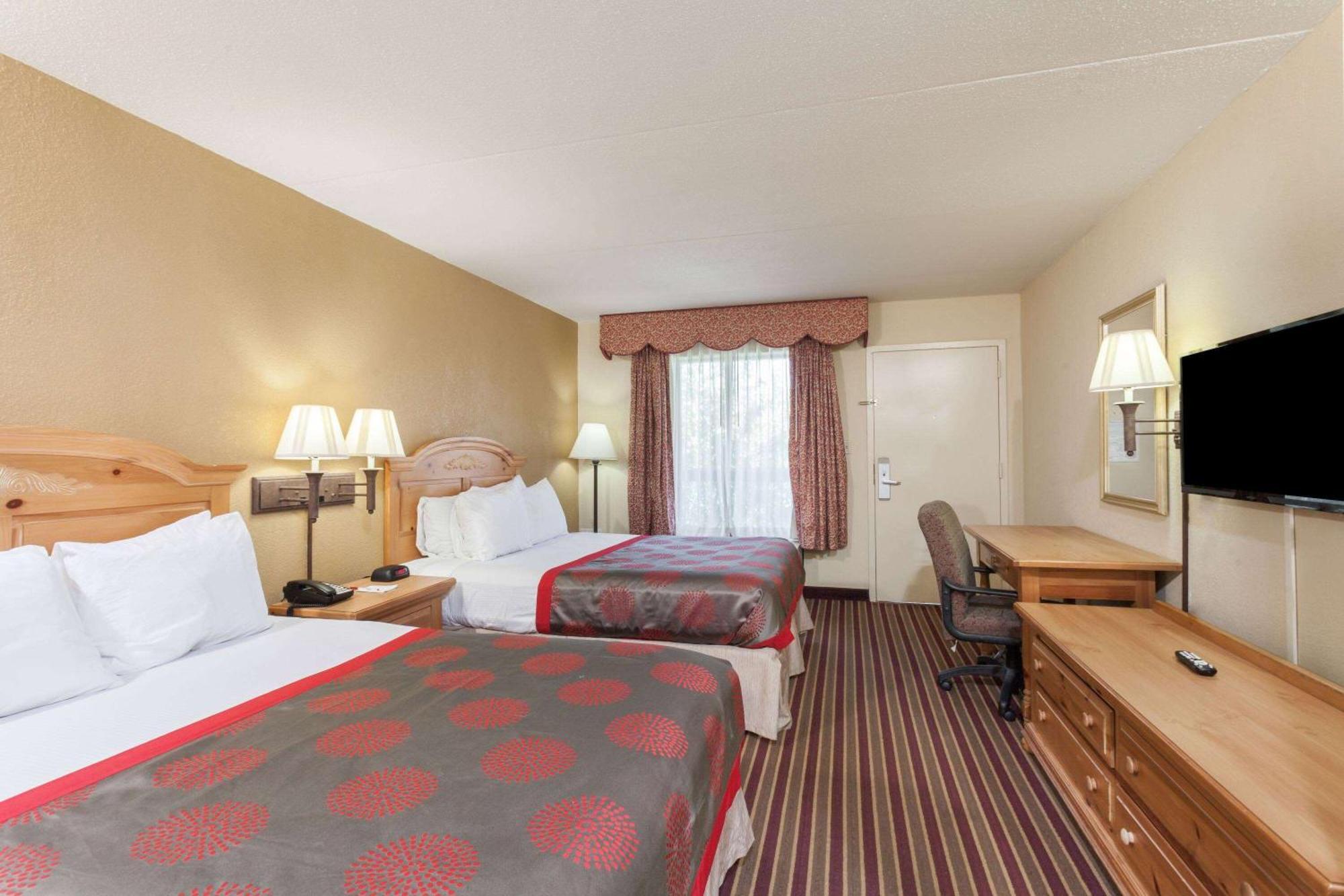 Ramada By Wyndham Lebanon Otel Dış mekan fotoğraf