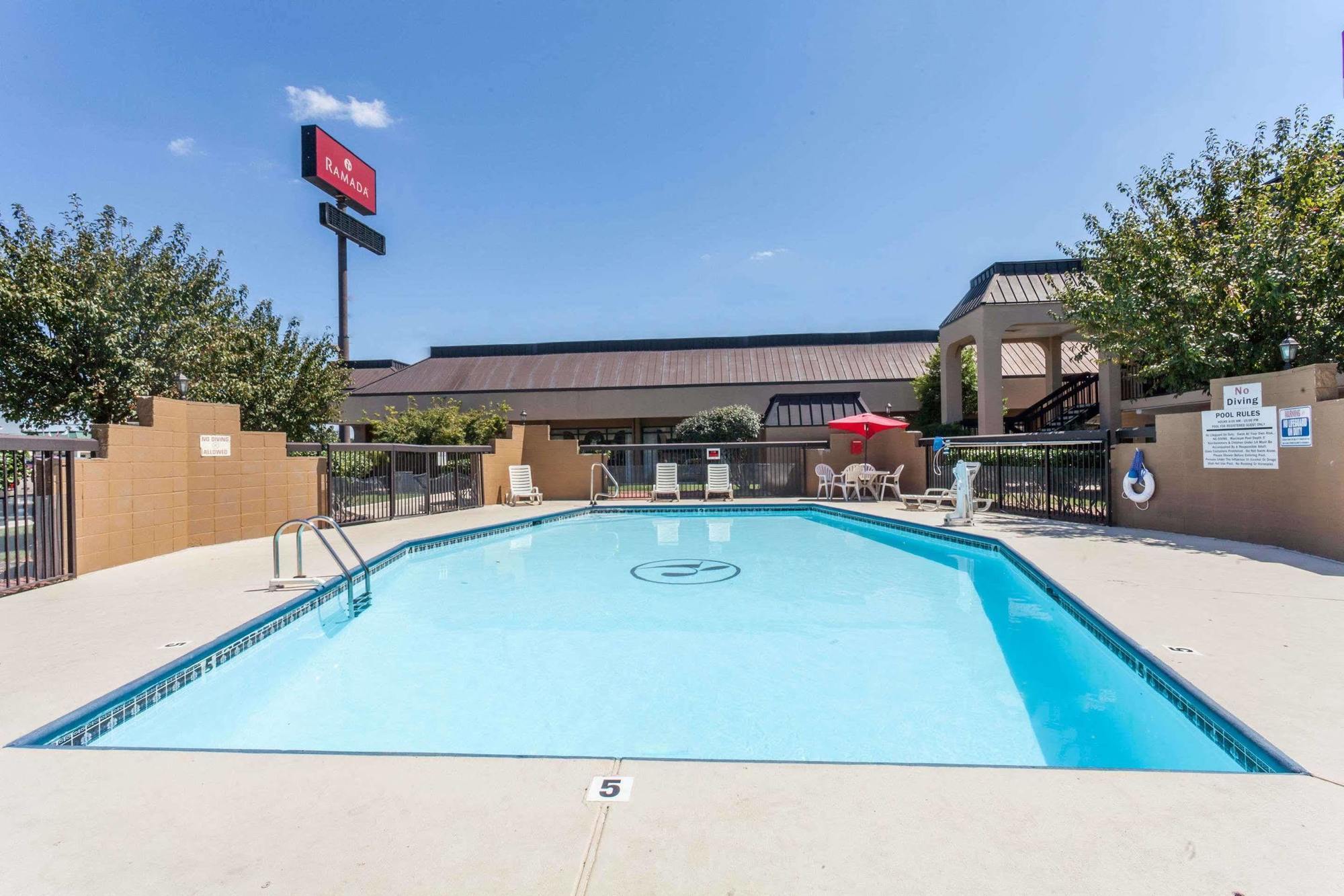 Ramada By Wyndham Lebanon Otel Dış mekan fotoğraf