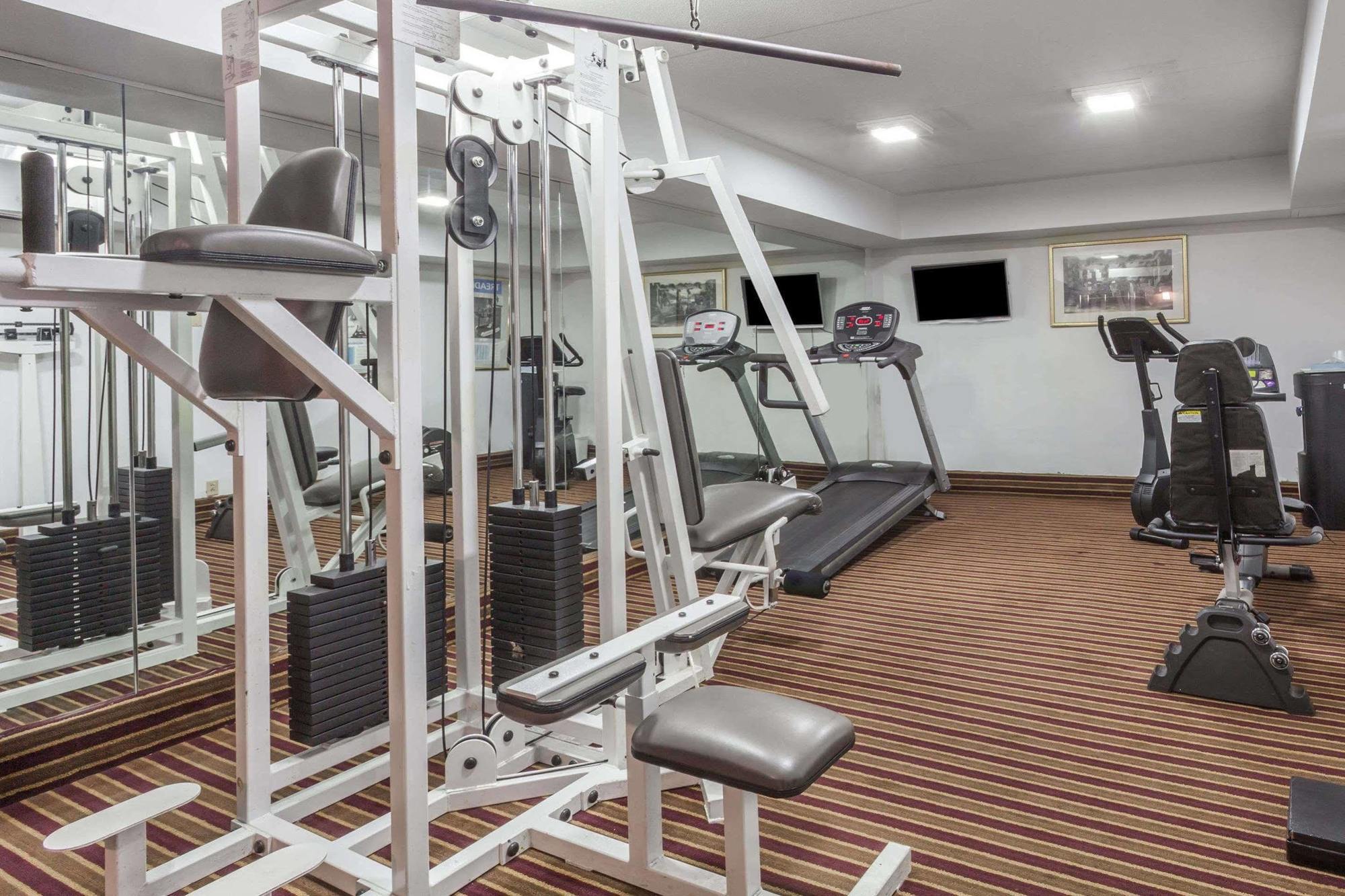 Ramada By Wyndham Lebanon Otel Dış mekan fotoğraf