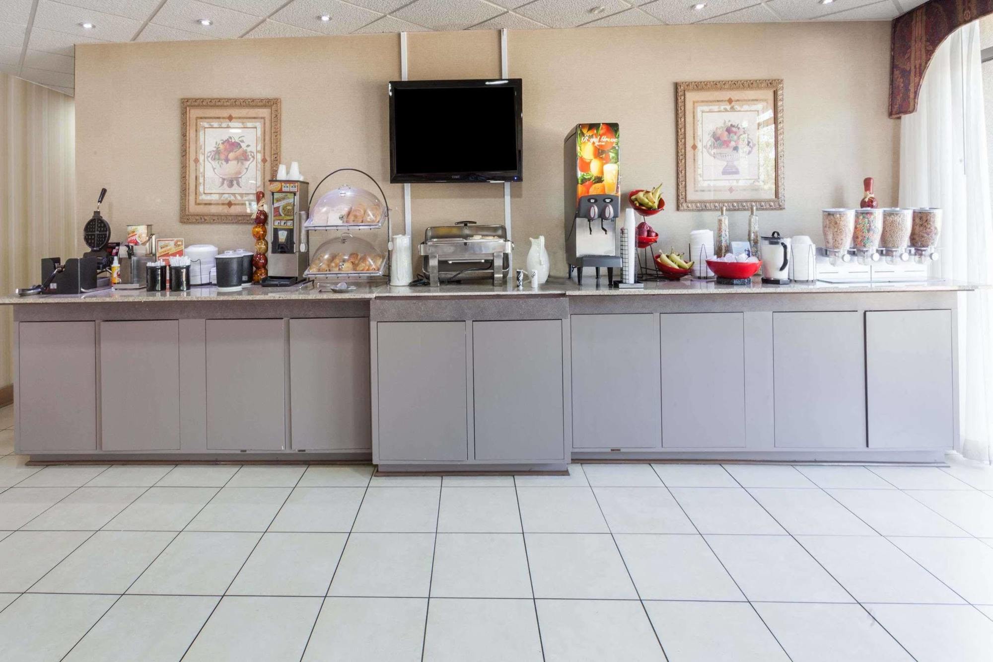 Ramada By Wyndham Lebanon Otel Dış mekan fotoğraf